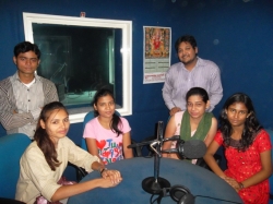 Shradha, Vijay,Kavita,Divya,Sanjeev , Pradipta -Winner of Daksh--at Radio Dhum studio