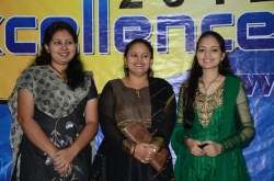 Director Padma Prakash with Host Porna from MBA 3rd Sem and Best singer Astha 