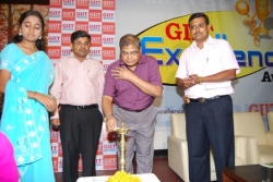 Ujjawal Sinha , Vice President Tinplate light lamps in Academic Excellence Award 2010.