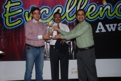 Genius Icon Award to MR. Imityaz Hasan ,MD Ashra Enterprise from Arun Sukla.