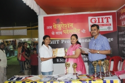 Jyoti Kumari Student of BSc IT(1st Year) has been awarded Best Performance award for his Excellent Managing Ability in organizing Event in Swadeshi Mela